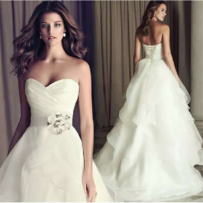 Built-in Bra and Lace up Wedding Dress for Bride Use